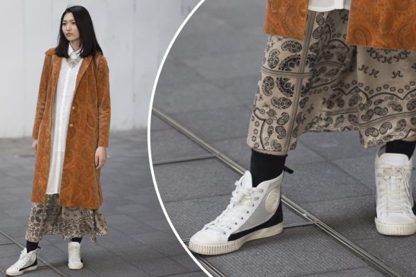 Раскрепощенность японского стиля одежды поражает, но почему-то японки не любят декольте