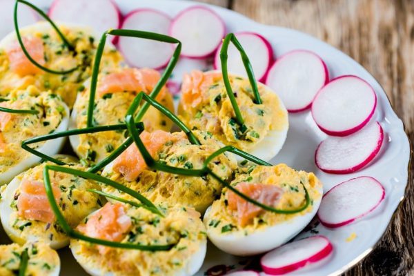 Запрещаю мужу есть майонез, исключением являются только фаршированные яйца на Пасху