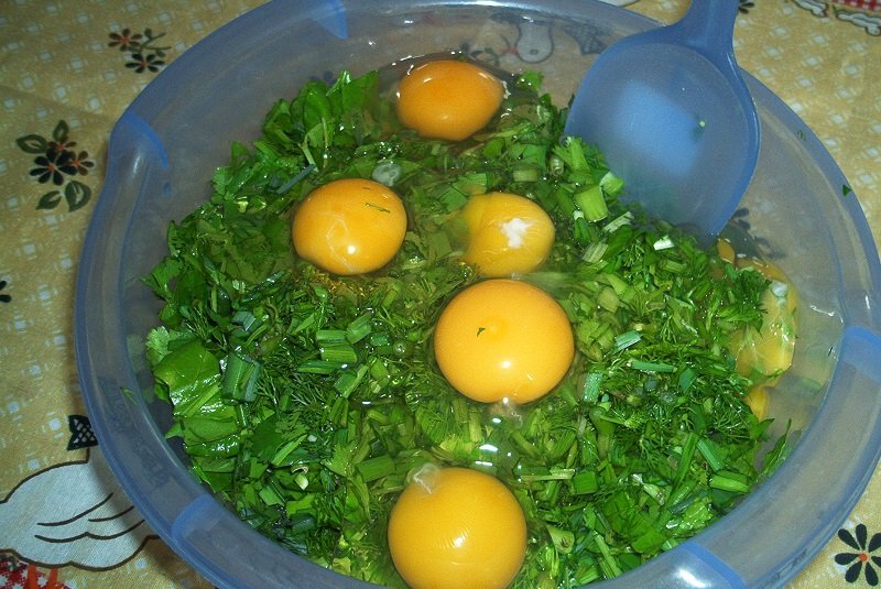 с яйцами и зеленью