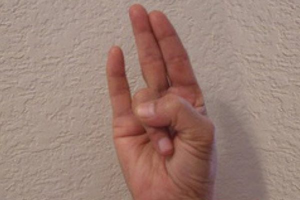 Удивительно, но это работает… Просто подержи руку в таком положении!