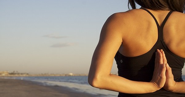 С этим комплексом упражнений йоги сколиоз не страшен! Занимайся, и проблем со спиной не будет.