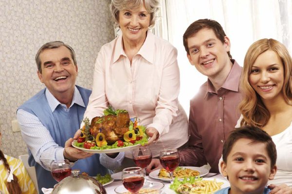 В старину лучший кусок отдавали родителям, что стоит за этой традицией