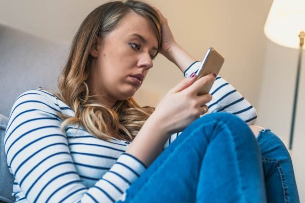 Соседка позвонила со скорбной вестью, тогда я еще не знала, что этот звонок изменит всю мою жизнь