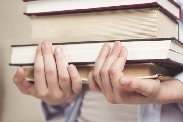 Сын маминой подруги прочел 123 книги за год, за столом приходится постоянно слушать об этом