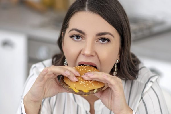 Как попадает в пищу микропластик, которым мы объедаемся каждый день