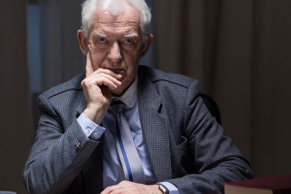 Узнав, что ему осталось жить недолго, богач решил отдать вещи в приют для бездомных, он остолбенел от того, что там увидел