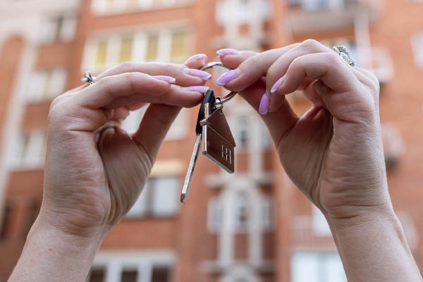 После пяти лет брака мы с женой решили купить квартиру, но складывалось впечатление, что всё против нас