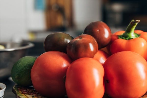 Рецепт пикантной закуски «Перечные помидоры»