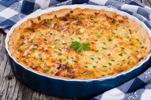 Рецепт лукового пирога на сковороде