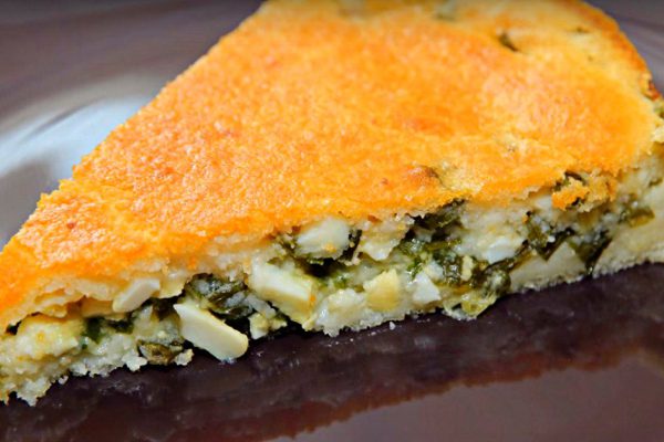 Сытный ужин для всей семьи за считаные минуты. Экспресс-рецепт заливного пирога.