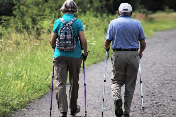 Есть мнение, что скандинавская ходьба эффективнее бега