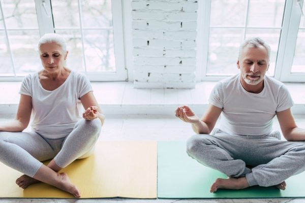 По какой причине стоит заняться йогой дома