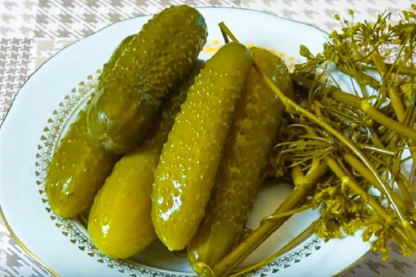 Все домашние обожают квашеную капусту, а я теряю аппетит от одного запаха, прошу убрать любые соленья из холодильника