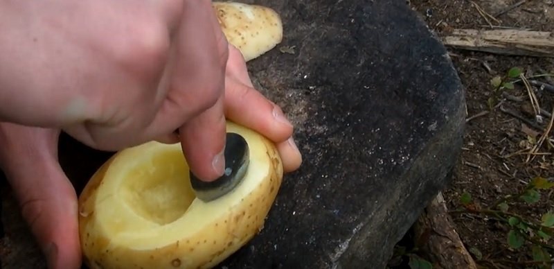 запеченное яйцо в картошке