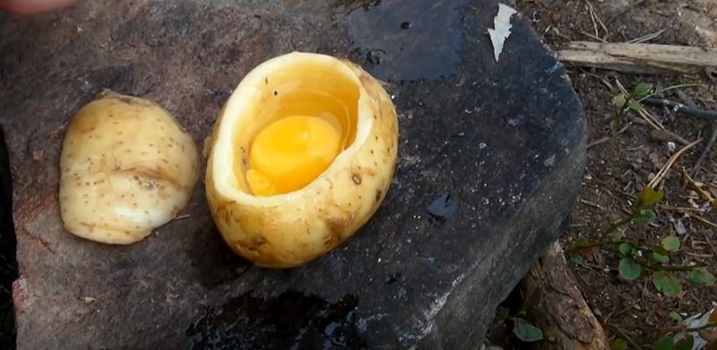 запеченное яйцо в картошке