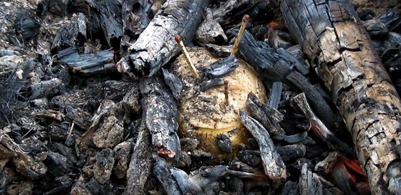 запеченное яйцо в картошке