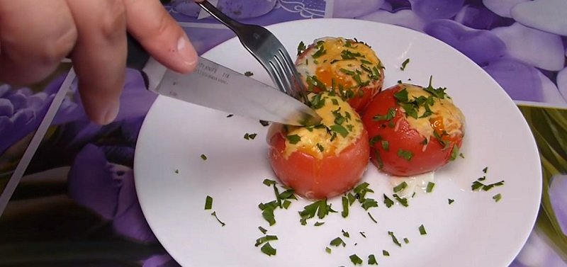 фаршированные помидоры с сыром и чесноком