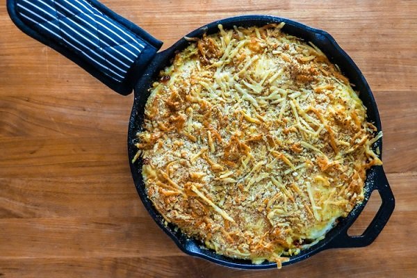 запеченные яйца в сковороде