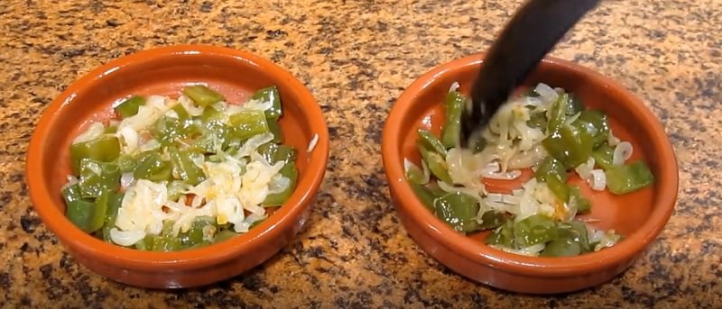 запеченные яйца с сыром