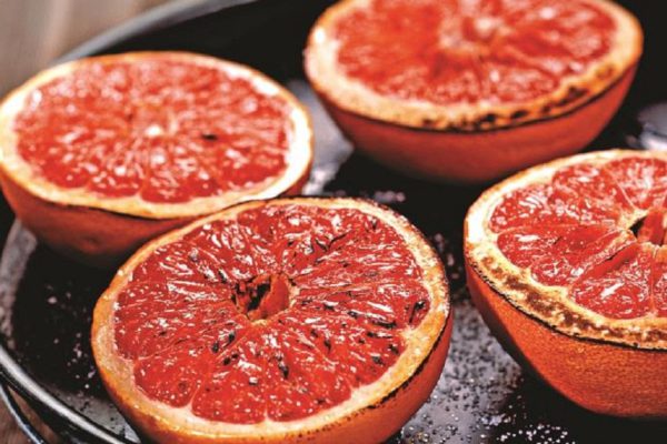 Испечь грейпфрут — не безумие, а идея для изысканного десерта. Пробовать всем!