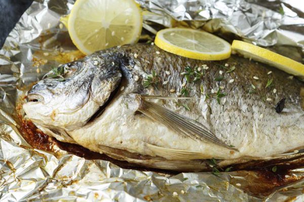 Почему хозяйки отказываются запекать продукты в фольге