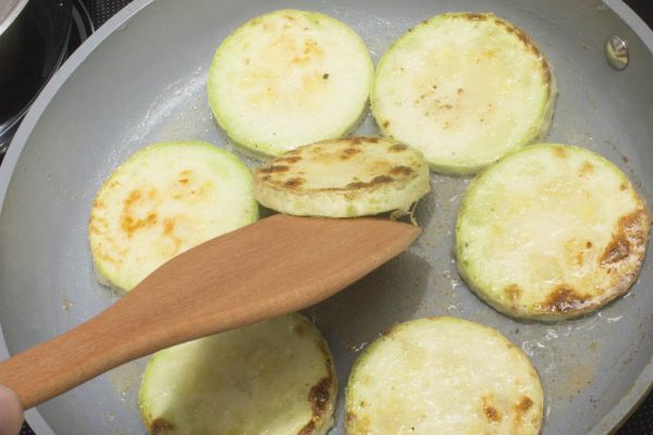 Готовлю сочную и ароматную лазанью, мясо не покупаю, всё делаю из кабачков