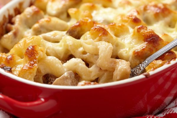Macaroni with cheese, chicken and mushrooms