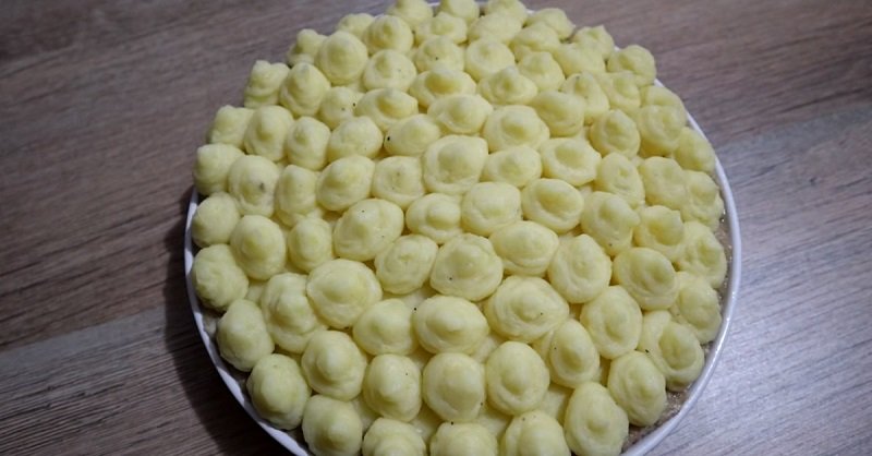 картофельная запеканка с грибами и сыром