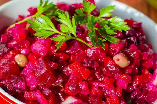 Бабушка ругается как сапожник, если видит, что я неправильно замасливаю винегрет