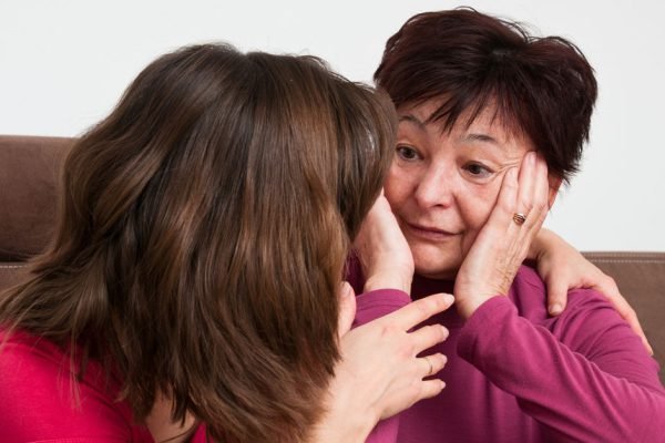 Дочка развелась с мужем и приехала жить ко мне в деревню, а теперь посылает меня на заработки