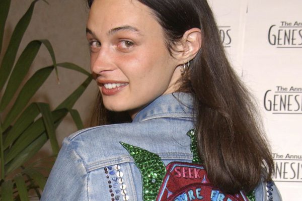 Как девушка спасла дерево от вырубки, прожив на нём 2 года