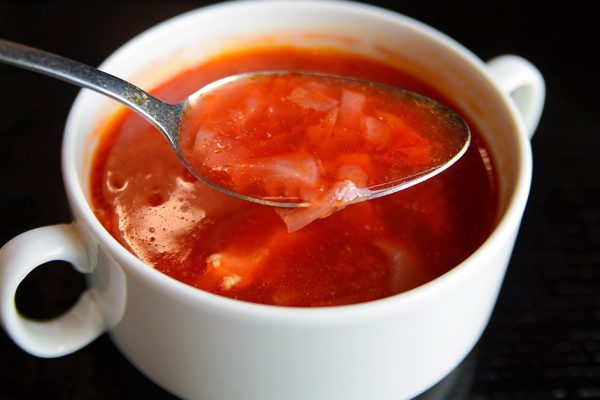 Спросила в лоб у гостей, чем им не угодил наш домашний борщ