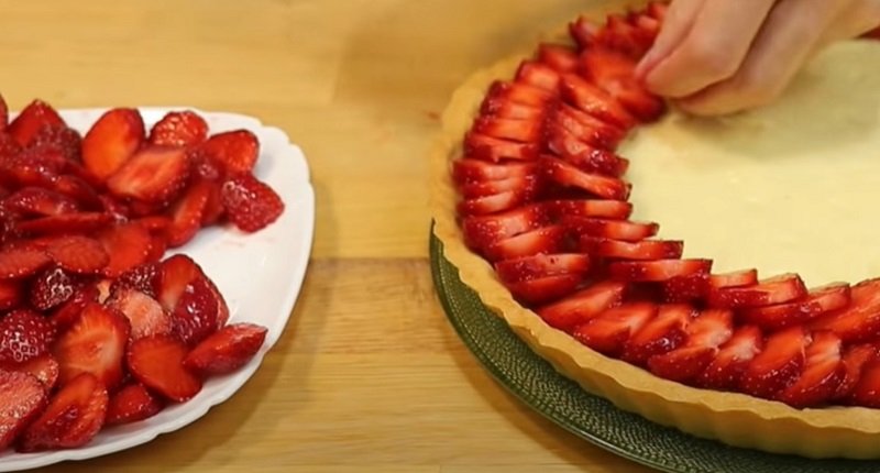 клубничный пирог