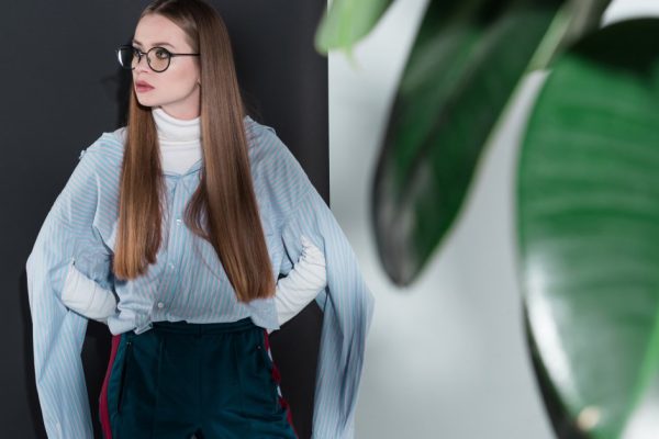 Чем зеленые брюки выгодно отличаются от остальных