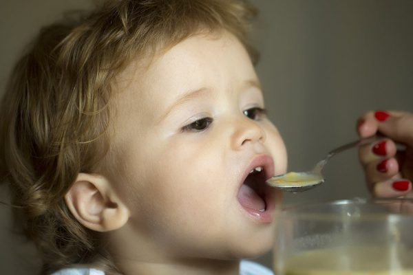 Сын бросил невестку с ребенком на руках, оставив их без гроша, но я не смогла поступить так же