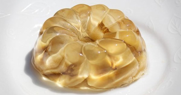 Изысканный десерт с тонким ароматом вина. Это желе с бананом покорит тебя навсегда!