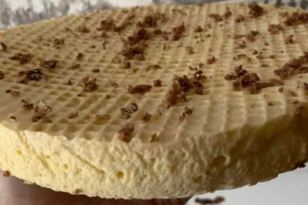 Внучка установила мне TikTok, там я и увидела этот рецепт домашнего десерта, усиленно взбиваю желе