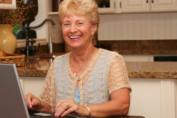 Мамы не было 17 лет, вернулась из Италии и умоляет купить ей квартиру