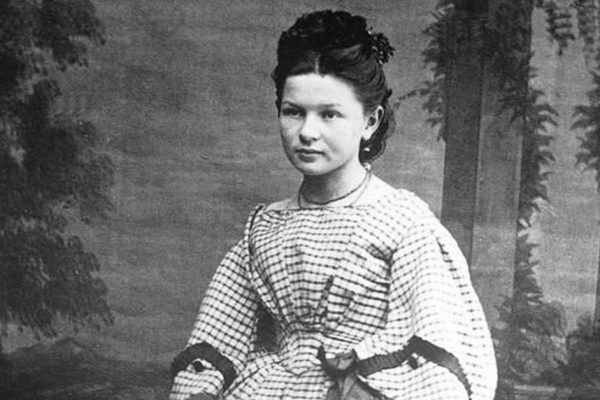 Первая женщина за рулем автомобиля