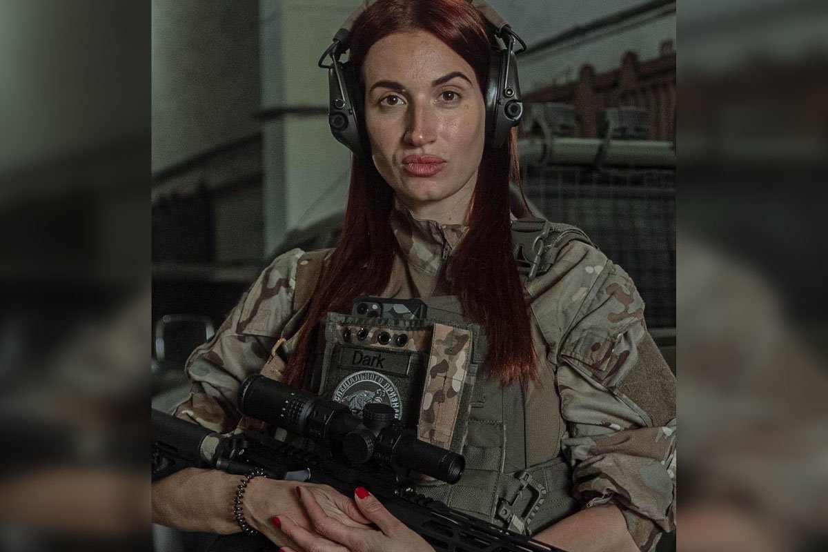 женщина-военный