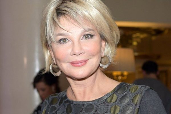 Татьяна Веденеева уплетает бананы и спит в кромешной тьме, потому и не стареет