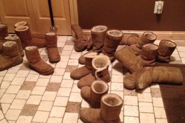 Ты стараешься быть для него модной, а он негодует. Вот они — 11 женских вещей, которые мужчины считают отталкивающими!