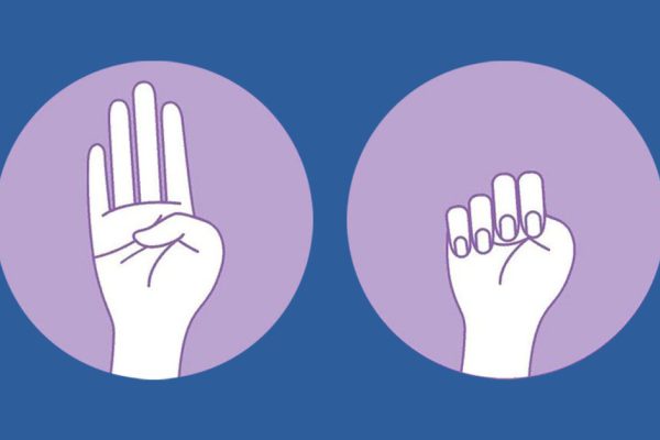 16-летняя девушка показала популярный жест из ТикТока, благодаря этому ее смогли вовремя спасти