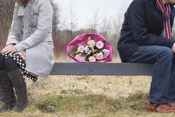 Ситуация с родителями мужа, что перехватывают его и отнимают деньги, чтобы жена не растратила