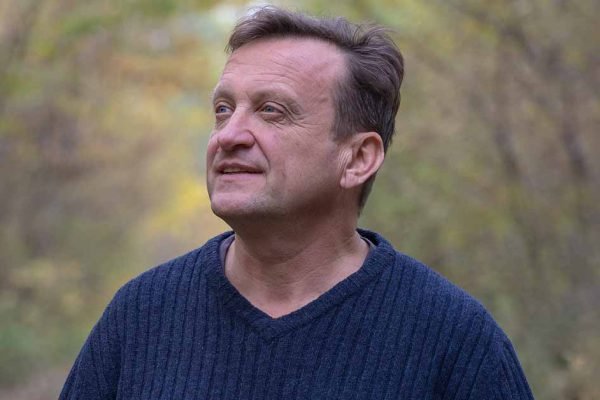 Под свой 50-летний юбилей Михаил окончательно ушел из семьи, молодая любовница оказалась дороже жены и детей