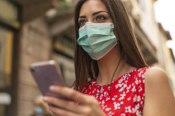 Шла из магазина домой, когда меня догнала незнакомка и рассказала правду о моем муже