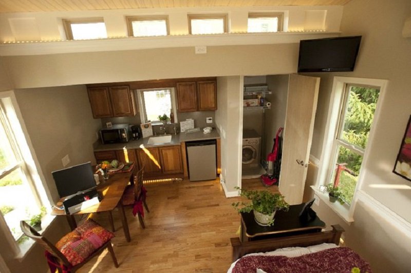 дом на заднем дворе