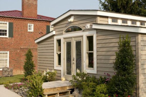 Бабушка хотела жить одна, но желала видеть внуков почаще. Вот что мы для этого придумали…