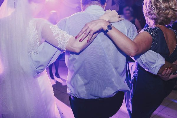 После свадьбы сын подошел ко мне и тихонько спросил, можно ли им с женой пожить у меня