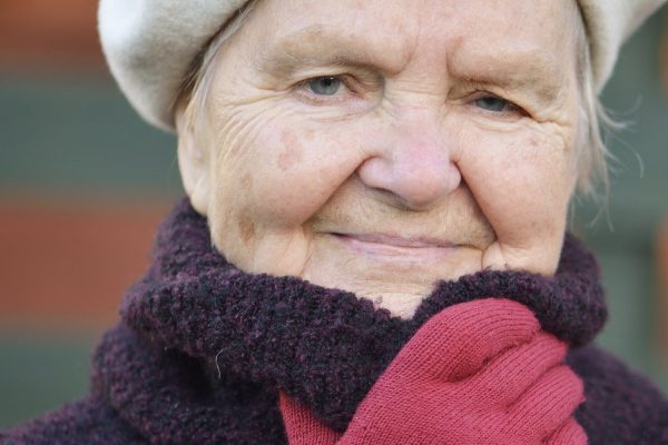 Мама активно собирает вещи и рассказывает соседям, что я заберу ее к себе, но я не планирую этого делать